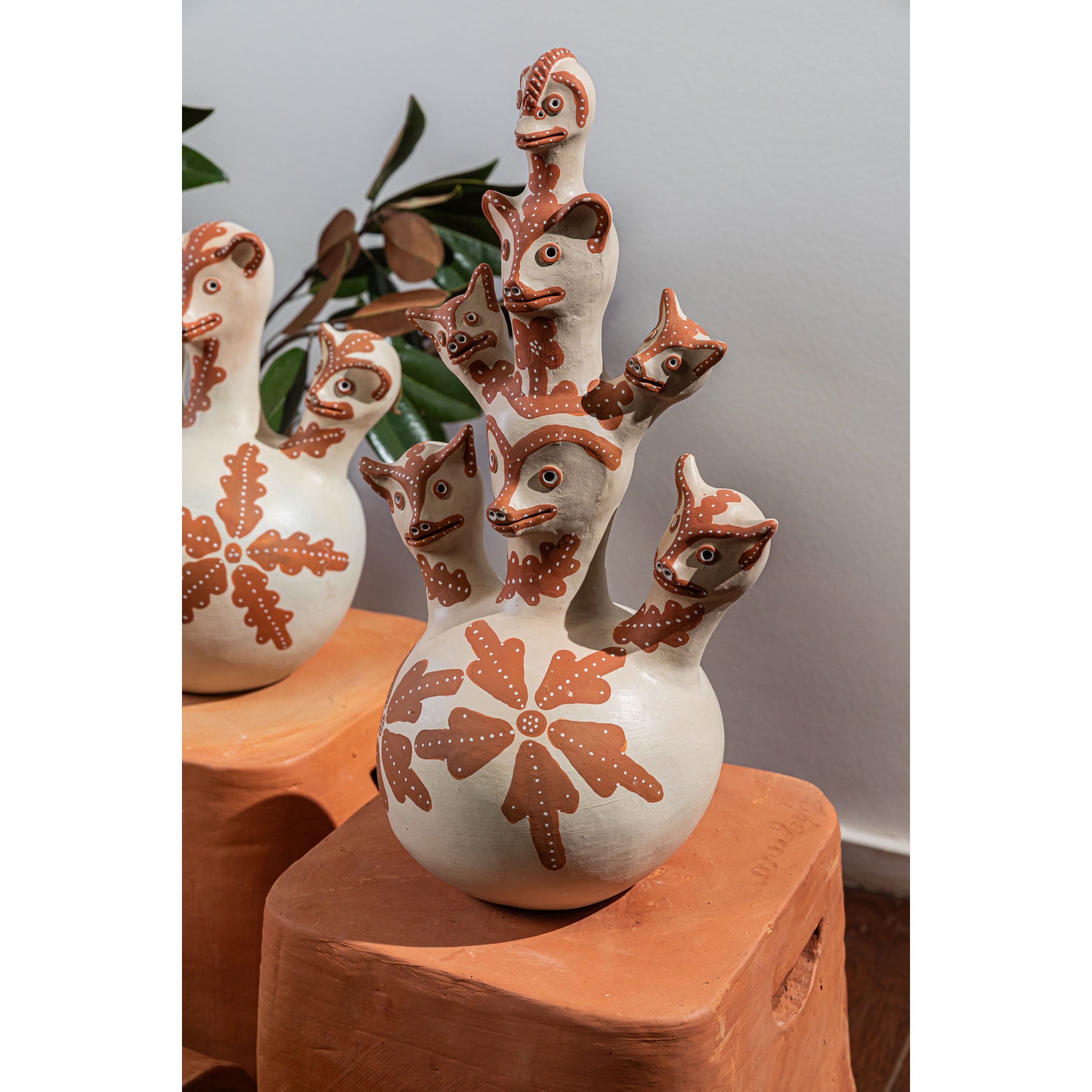 Escultura Totem com cabeças em cerâmica - Margarida Pereira