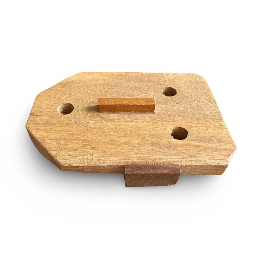 Máscara em madeiras variadas