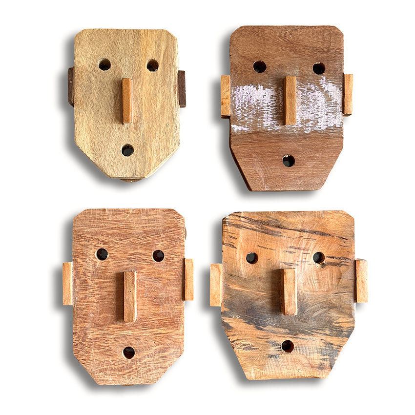 Máscara em madeiras variadas