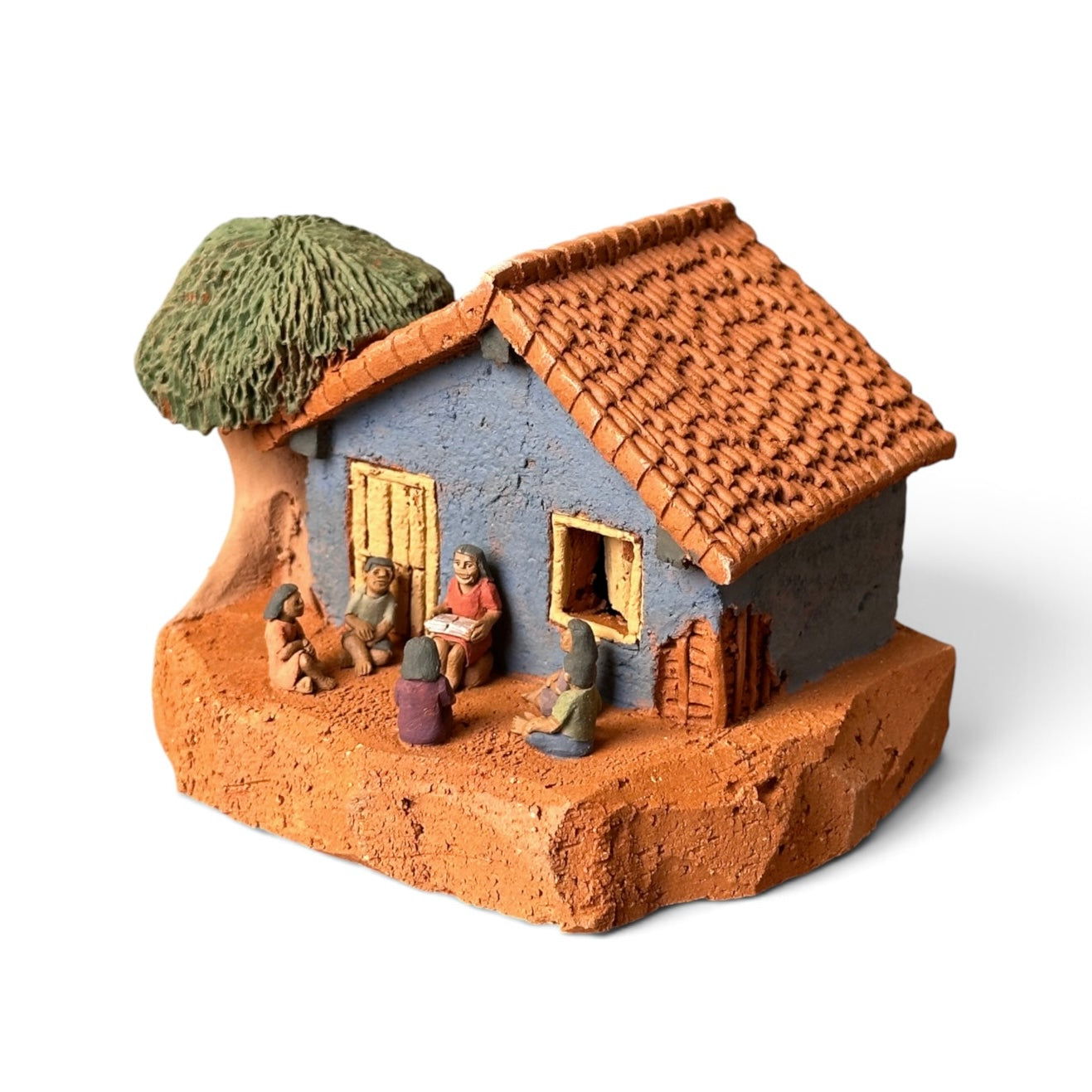 Casinha em miniatura com contadora de histórias - Claudio Henrique