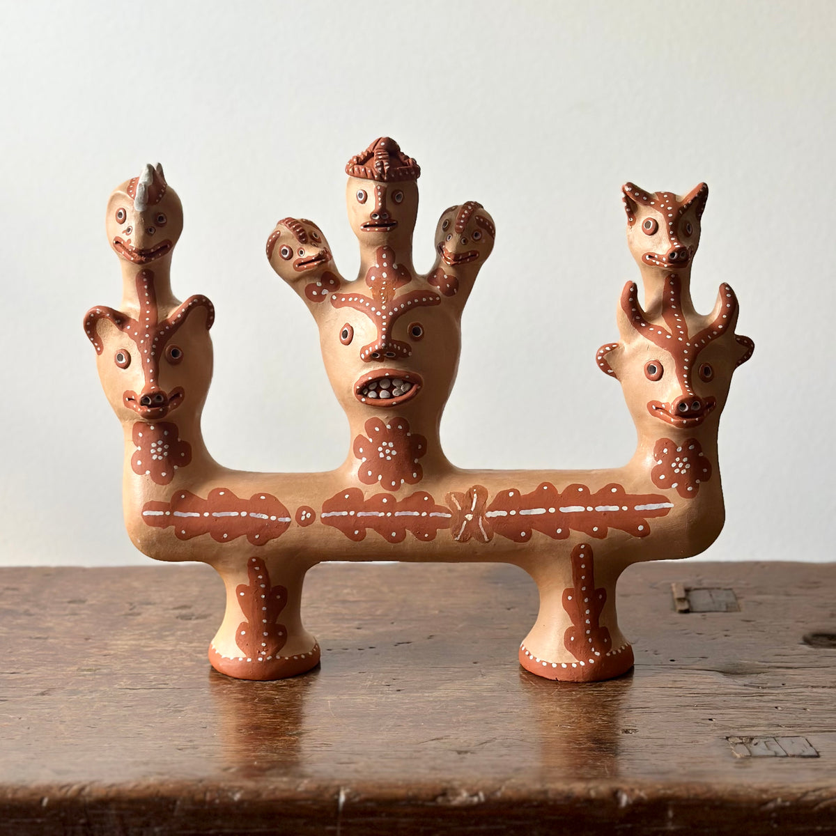 Escultura com cabeças em cerâmica - Margarida Pereira