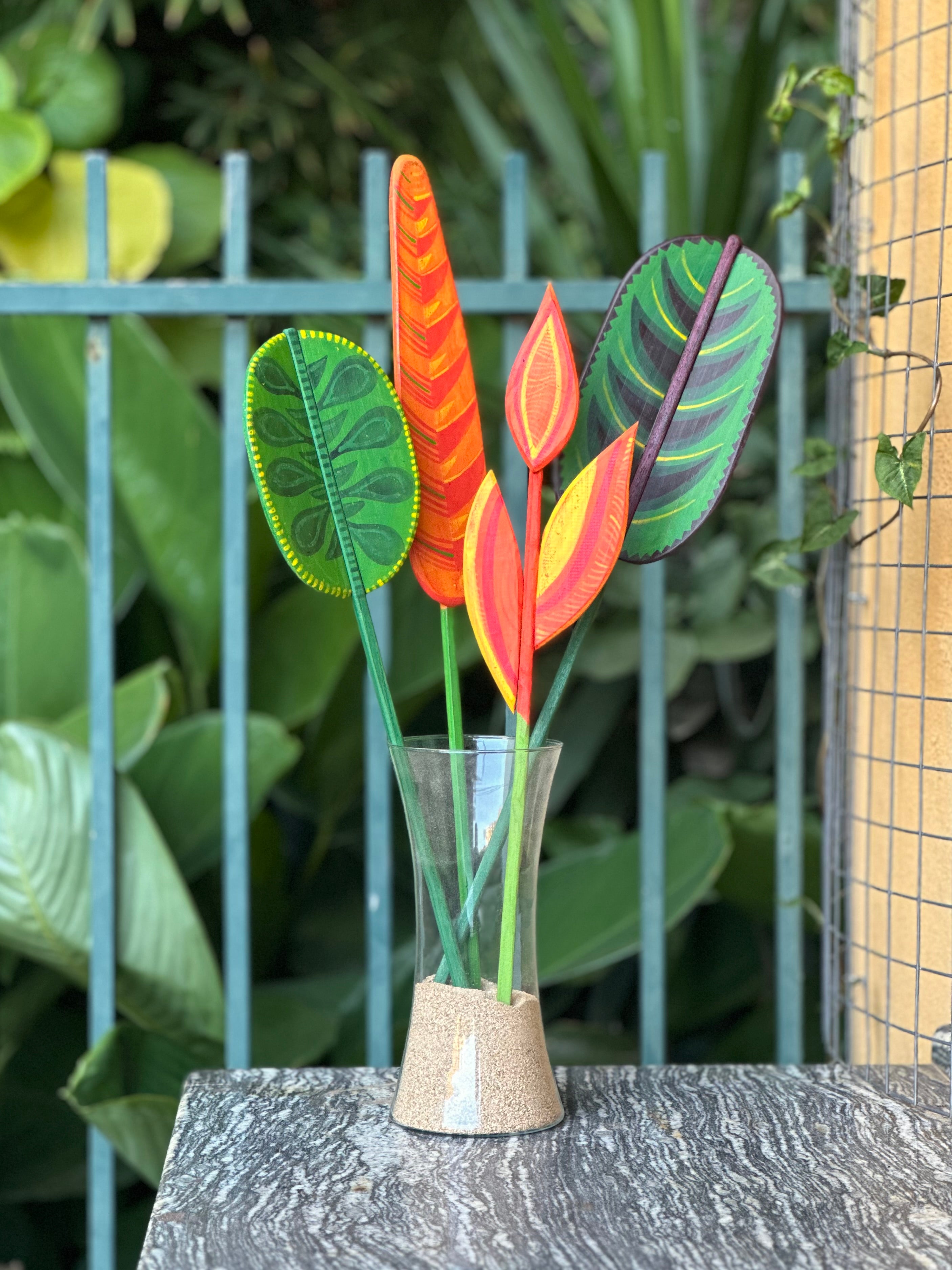 Buquê com 4 plantas em madeira pintadas a mão