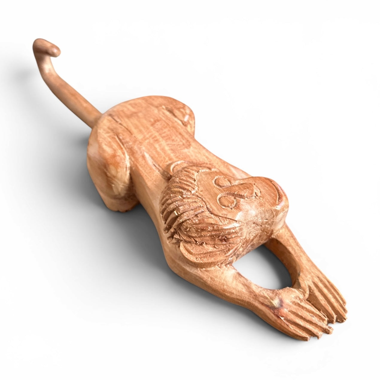 Macaco com rabo pra cima - Juliana Julião