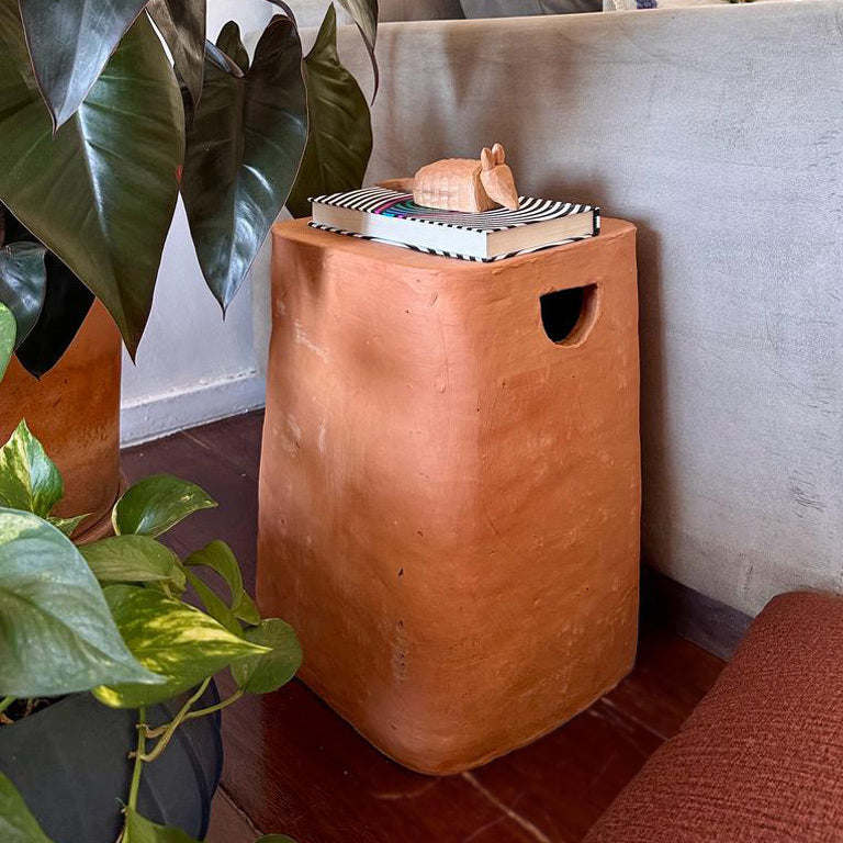 Banco Cupinzeiro em cerâmica rústica