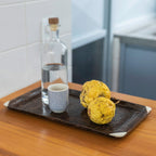 Bandeja esculpida em estipe de palmeira