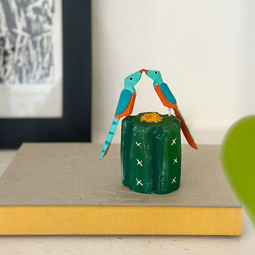 Escultura em madeira Cacto Coroa de Frade e pássaros - Elisa Cândido