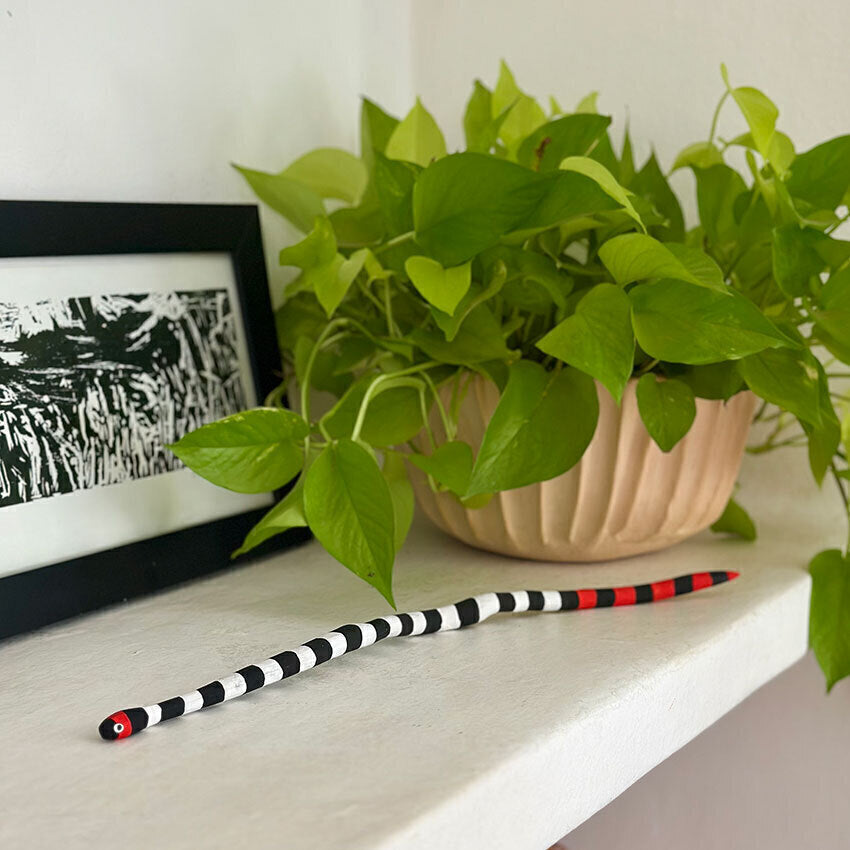 Cobra Coral em Madeira tamanho 4