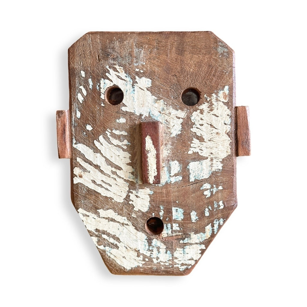 Máscara em madeiras variadas