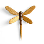 Libélula em madeira