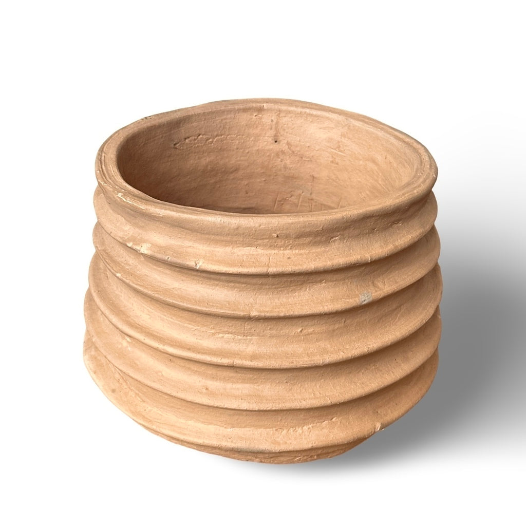 Vaso frisado em cerâmica rústica - Cleuza Eugênia