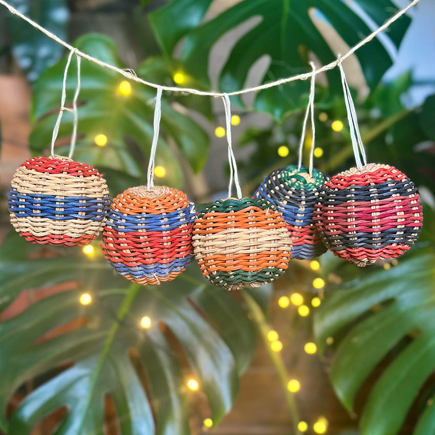 Bolas decorativas em cipó Ambé - kit com 5 unidades