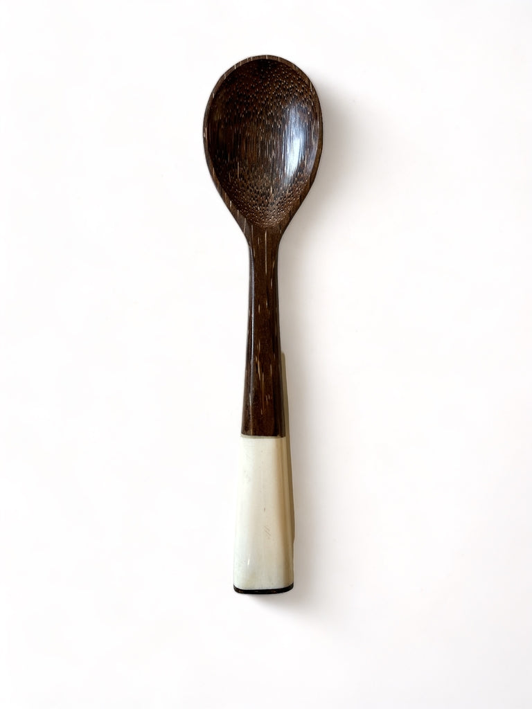 Colher em estipe de palmeira e osso