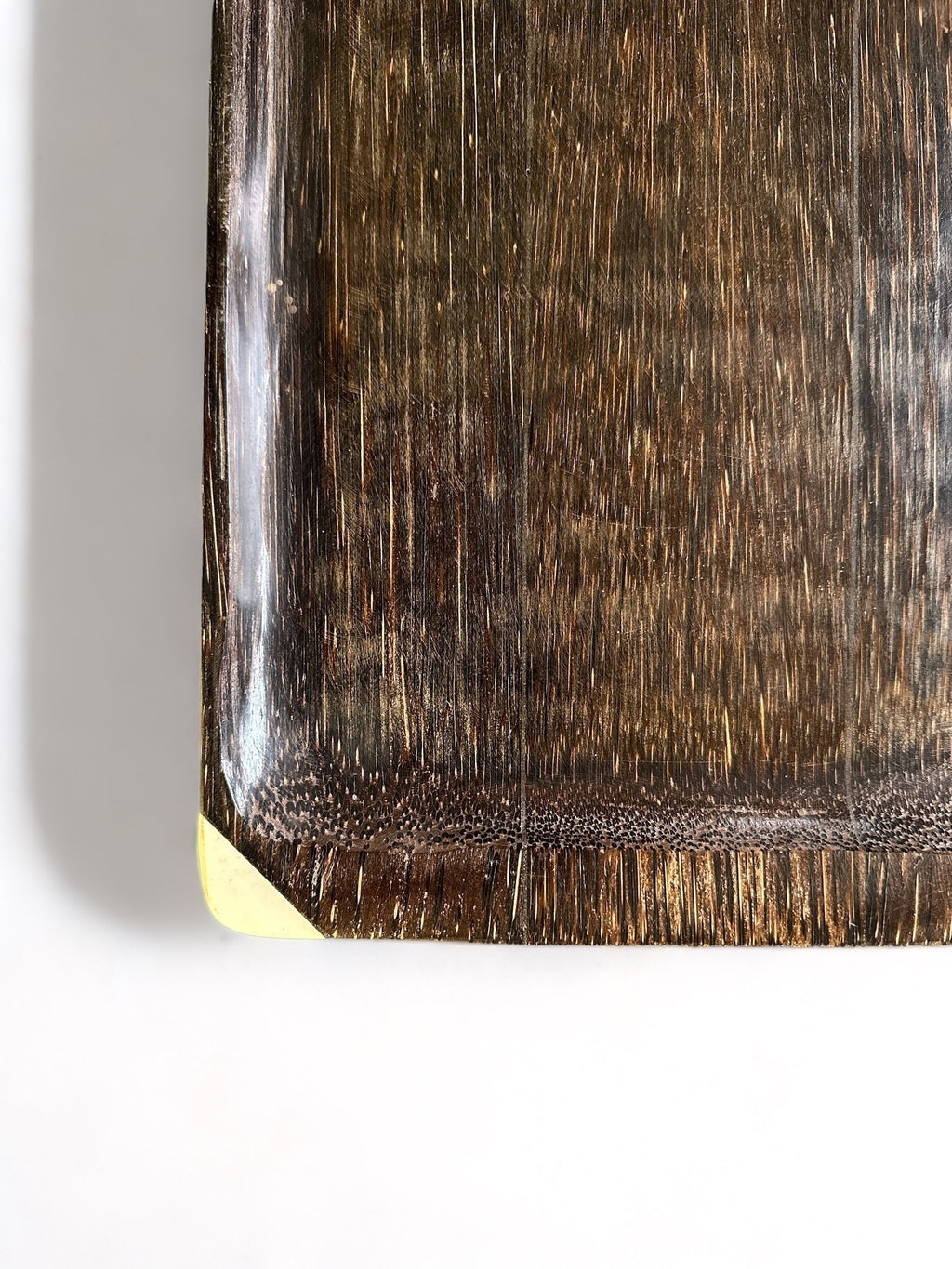 Bandeja esculpida em estipe de palmeira