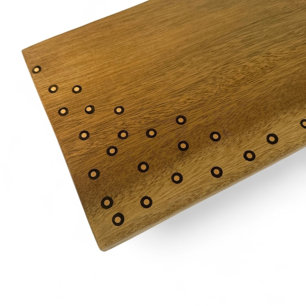 Tábua retangular de madeira com marchetaria