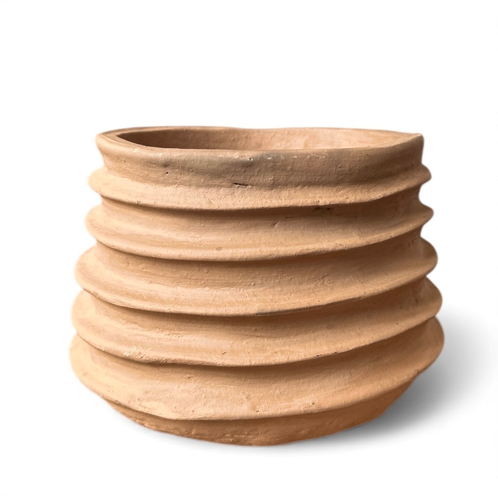 Vaso frisado em cerâmica rústica - Cleuza Eugênia
