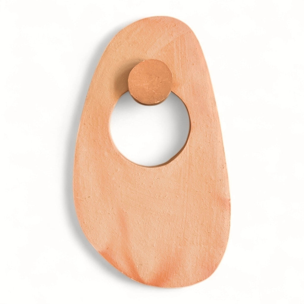 Escultura de parede em cerâmica