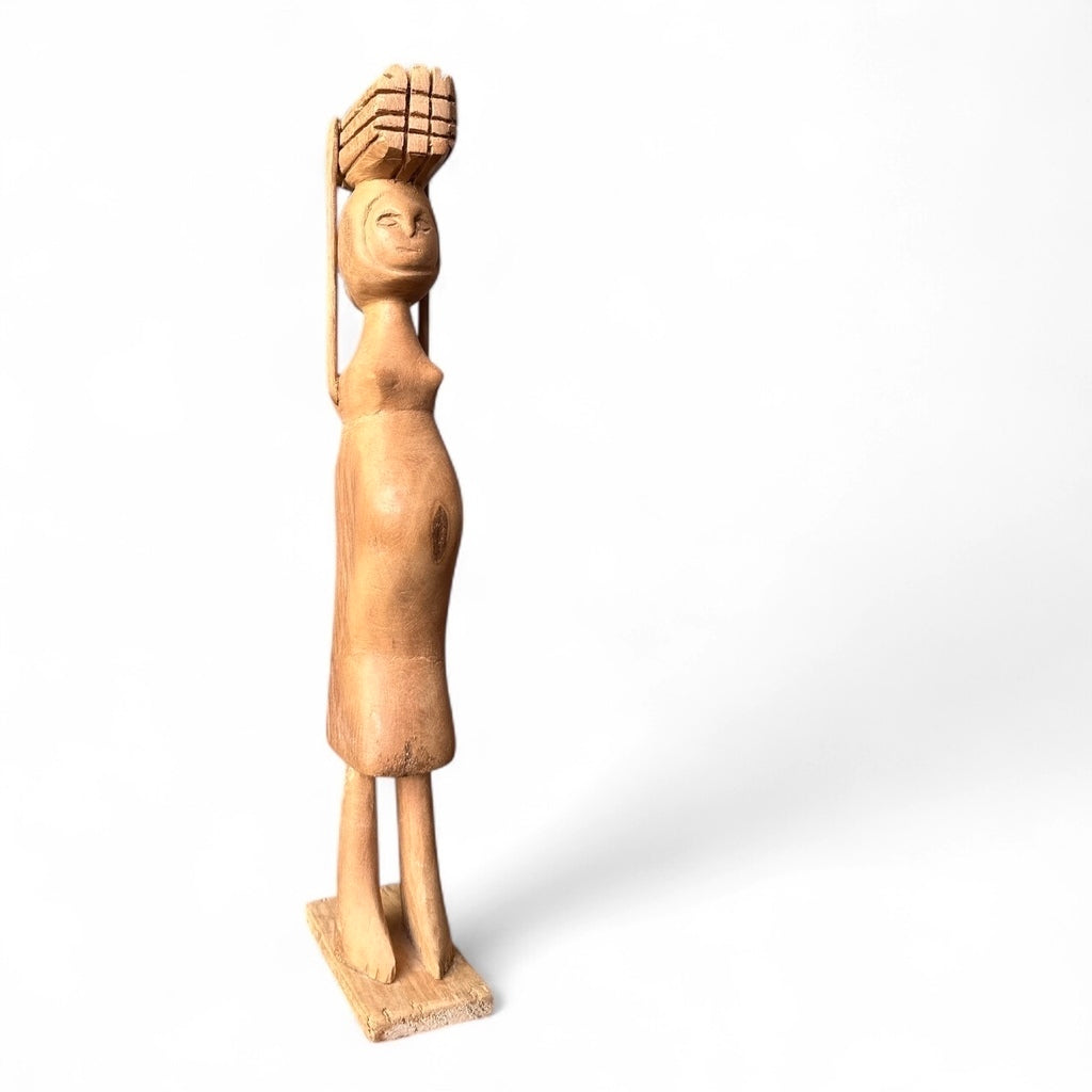 Escultura Mulher em Madeira - Carlos Roberto