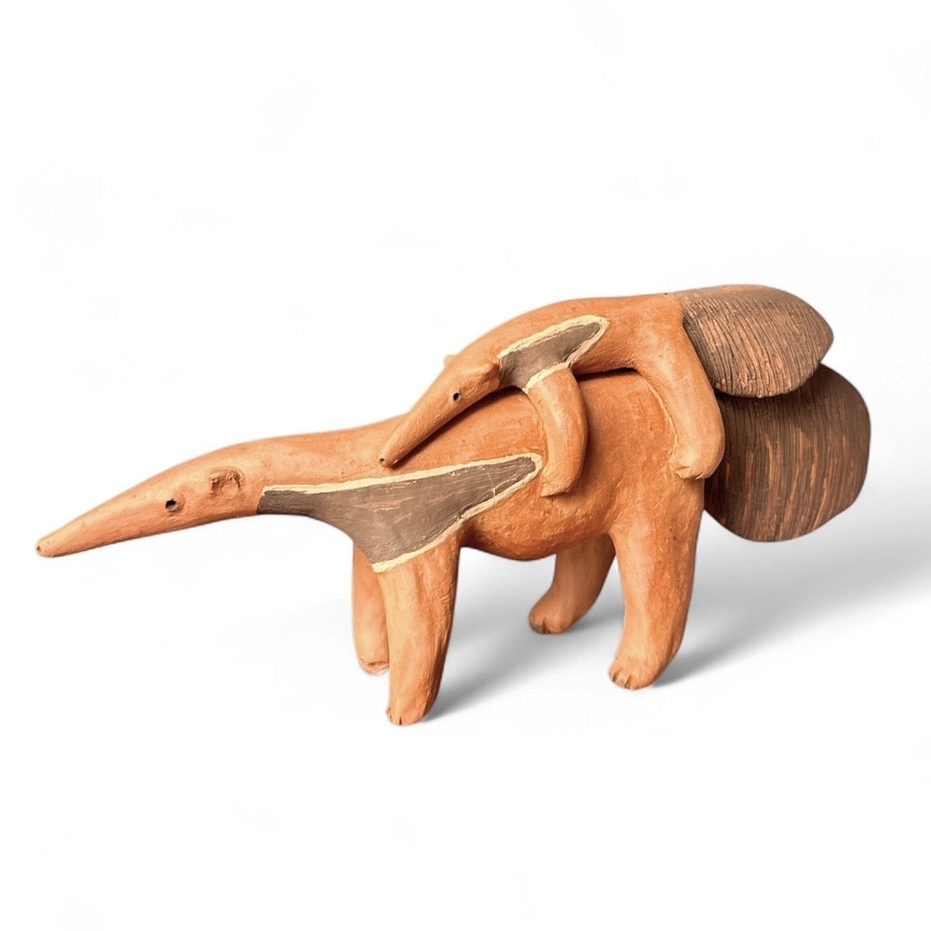 Escultura Tamanduá em cerâmica Xakriabá