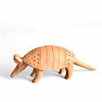 Escultura Tatu em cerâmica Xakriabá