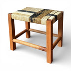 Banquinho retangular em madeira e palha trançada