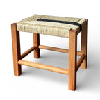 Banquinho retangular em madeira e palha trançada