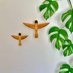 Beija Flor duas cores com cauda pra baixo